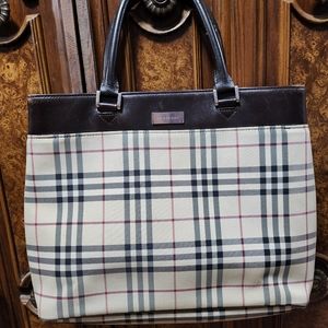 Burberry purse tote